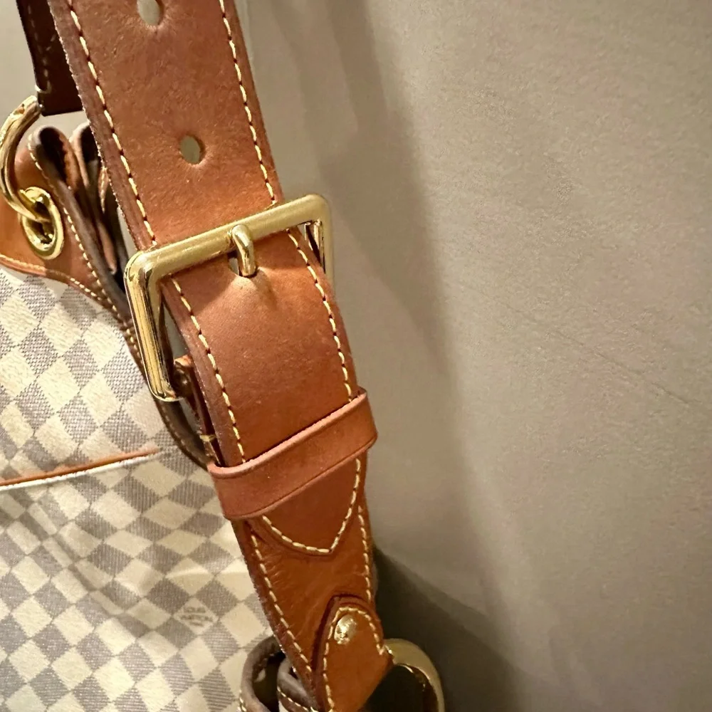 Louis Vuitton Damier Azur Galleria GM - Picture 8 of 12